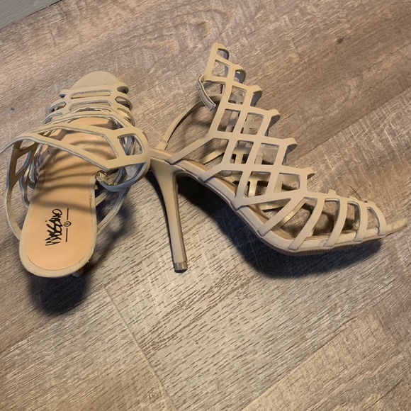 Simple Tan Heels - Picture 2 of 2